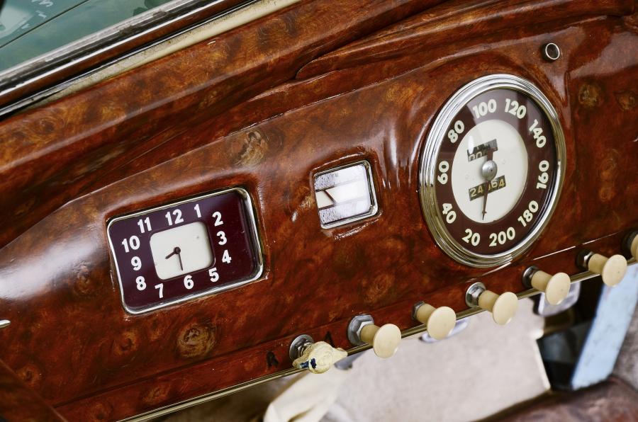 Панель приборов Delahaye 135 MS Speciale par Figoni & Falaschi 1939 года  (фото 13 из 25)